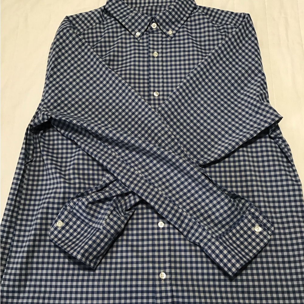 Vineyard Vines Navy and White Checkered Men's Shirt